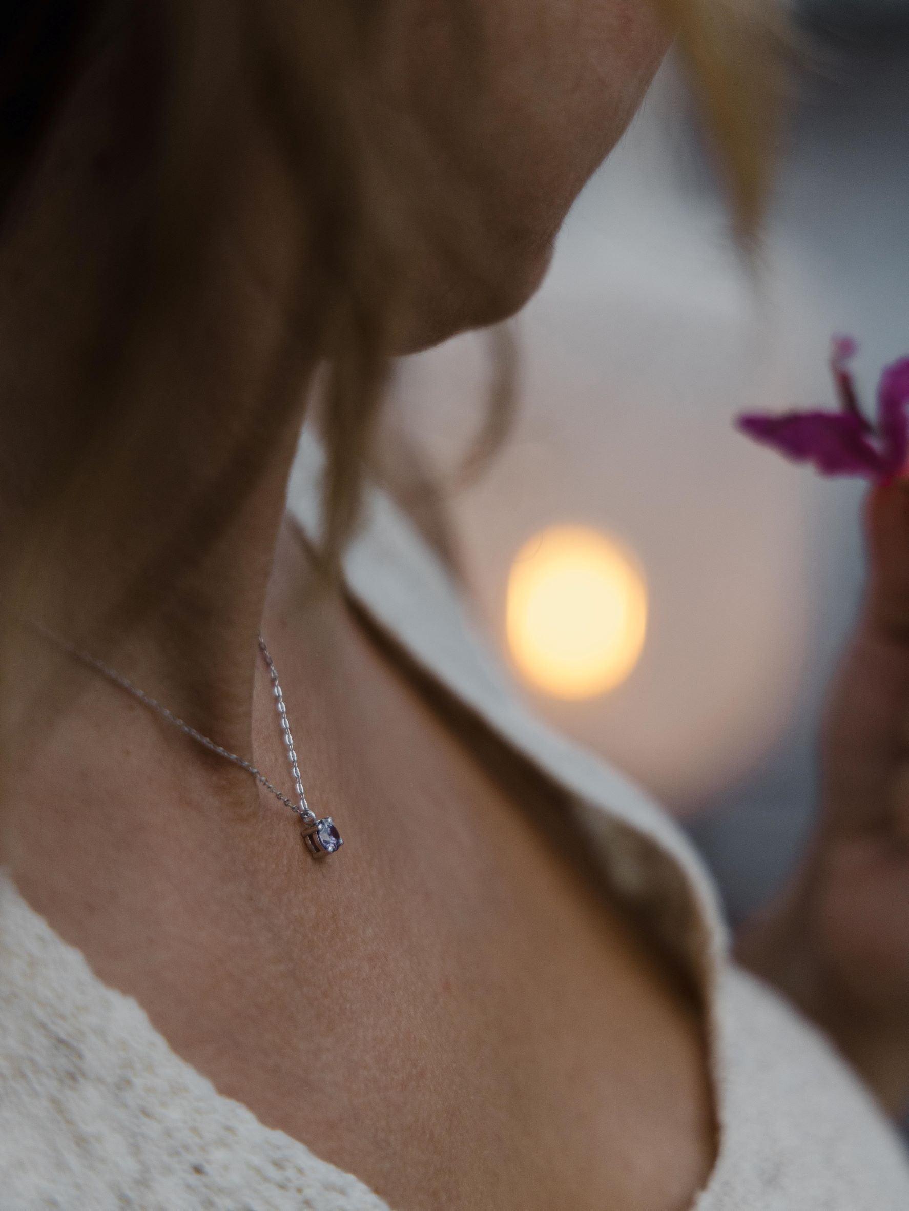 Λευκόχρυσο κολιέ Κ14 NL1703.200 με Μωβ Ζιργκόν