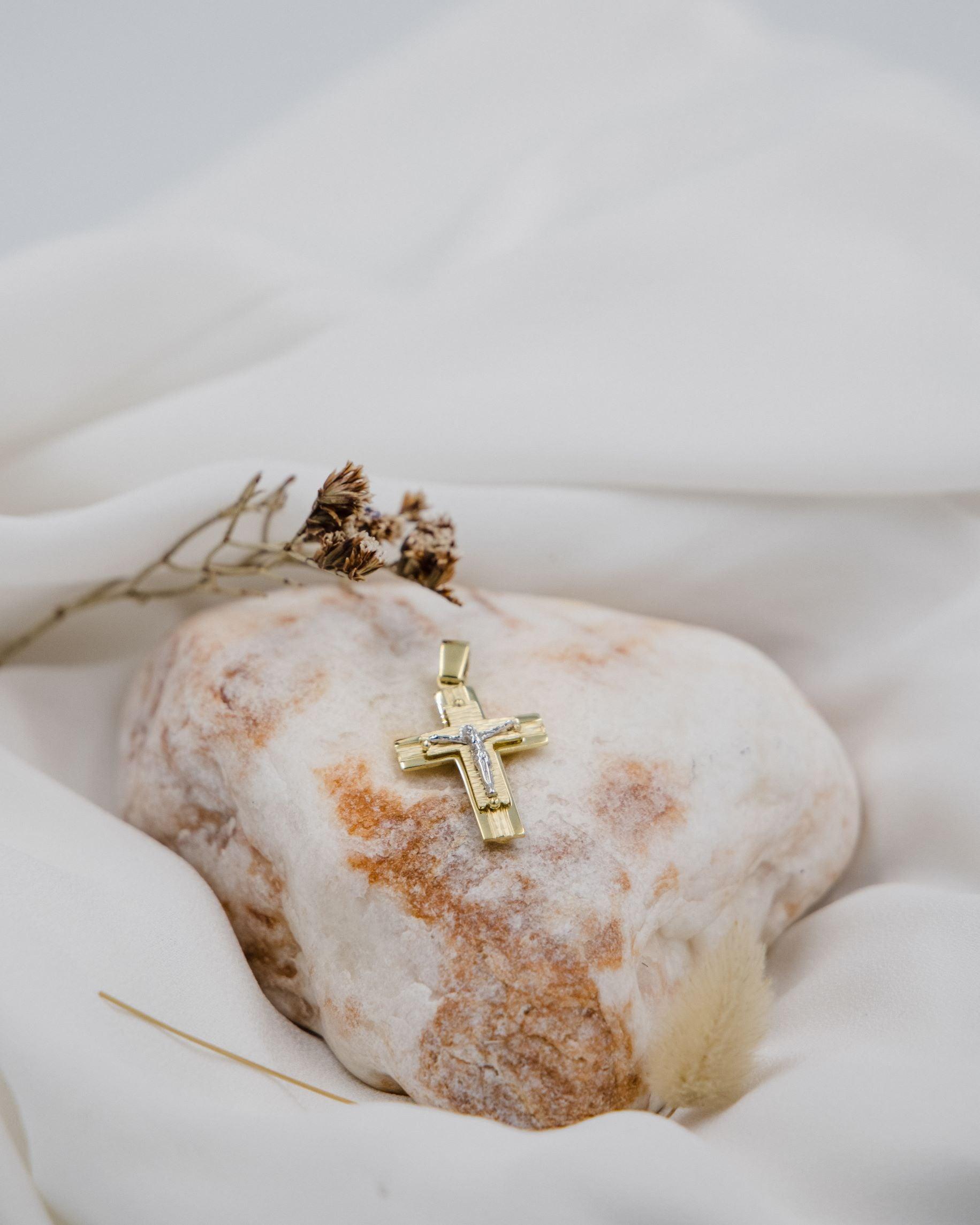 Χρυσός σταυρός διπλής όψεως Κ14 για άντρα με τον Εσταυρωμένο