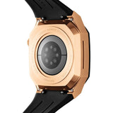 Θήκη smartwatch daniel wellington dw01200002 συμβατή με Apple Watch Series 6, 5, 4 και Apple Watch SE σε ροζ χρυσό χρώμα με μαύρο καουτσούκ λουράκι και τετράγωνο σχήμα.