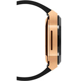 Θήκη smartwatch daniel wellington dw01200002 συμβατή με Apple Watch Series 6, 5, 4 και Apple Watch SE σε ροζ χρυσό χρώμα με μαύρο καουτσούκ λουράκι και τετράγωνο σχήμα.