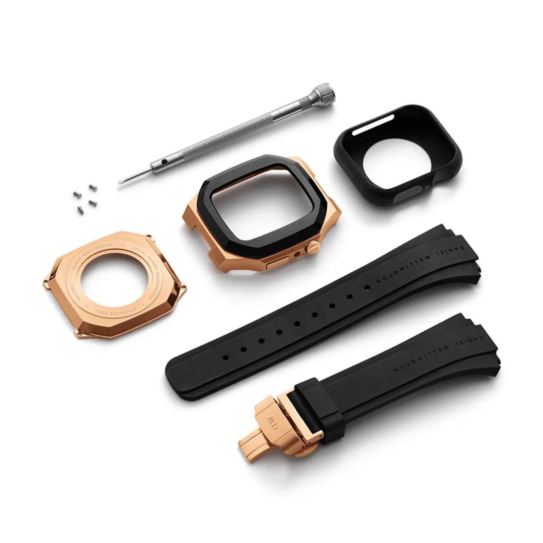 Θήκη smartwatch daniel wellington dw01200002 συμβατή με Apple Watch Series 6, 5, 4 και Apple Watch SE σε ροζ χρυσό χρώμα με μαύρο καουτσούκ λουράκι και τετράγωνο σχήμα.