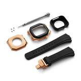 Θήκη smartwatch daniel wellington dw01200002 συμβατή με Apple Watch Series 6, 5, 4 και Apple Watch SE σε ροζ χρυσό χρώμα με μαύρο καουτσούκ λουράκι και τετράγωνο σχήμα.
