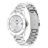 Γυναικείο ρολόι Tommy Hilfiger Brooke 1782512, με μπρασελέ σε ασημί χρώμα από ανοξείδωτο ατσάλι και ασημί καντράν με λειτουργία ημερομηνίας.