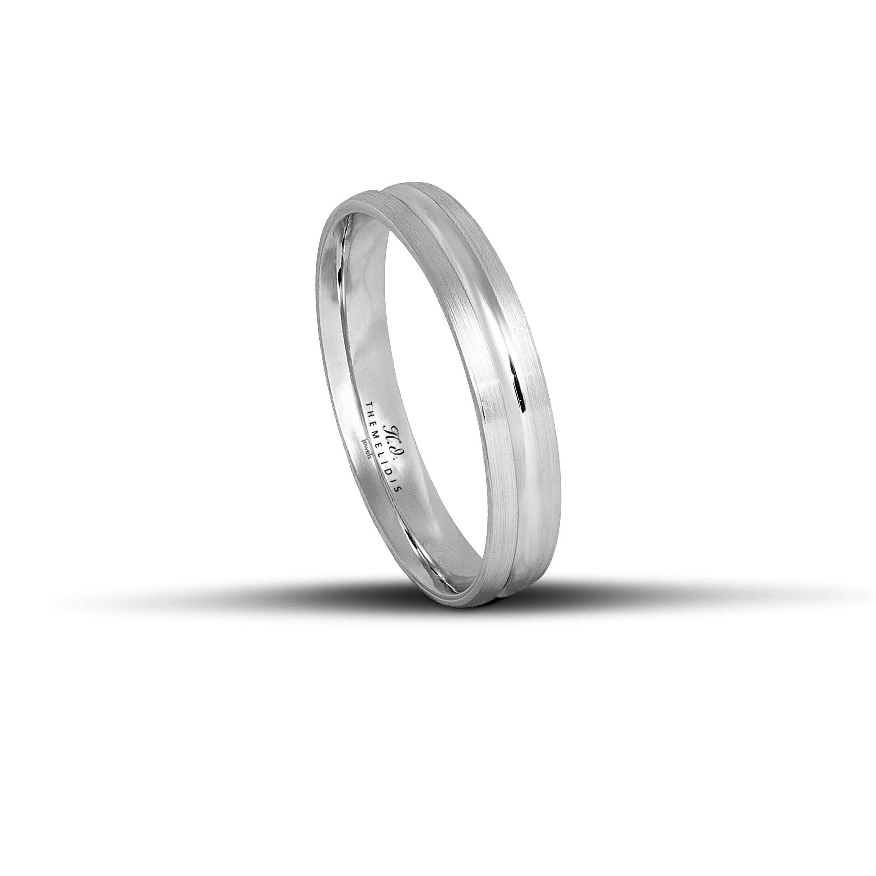 Πρωτότυπες λευκόχρυσες βέρες γάμου 4mm σαγρέ με λουστρέ γραμμή, χειροποίητης κατασκευής με διακριτική λάμψη.