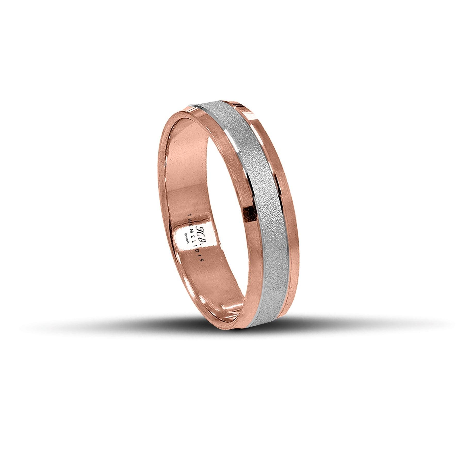 Ροζ χρυσές και λευκόχρυσες βέρες γάμου 5.5 mm, λουστρέ με ματ γραμμή στο κέντρο, που συνδυάζουν θερμότητα και φινέτσα, χειροποίητης κατασκευής, διαθέσιμες σε 9, 14, 18 ή 22 καράτια.