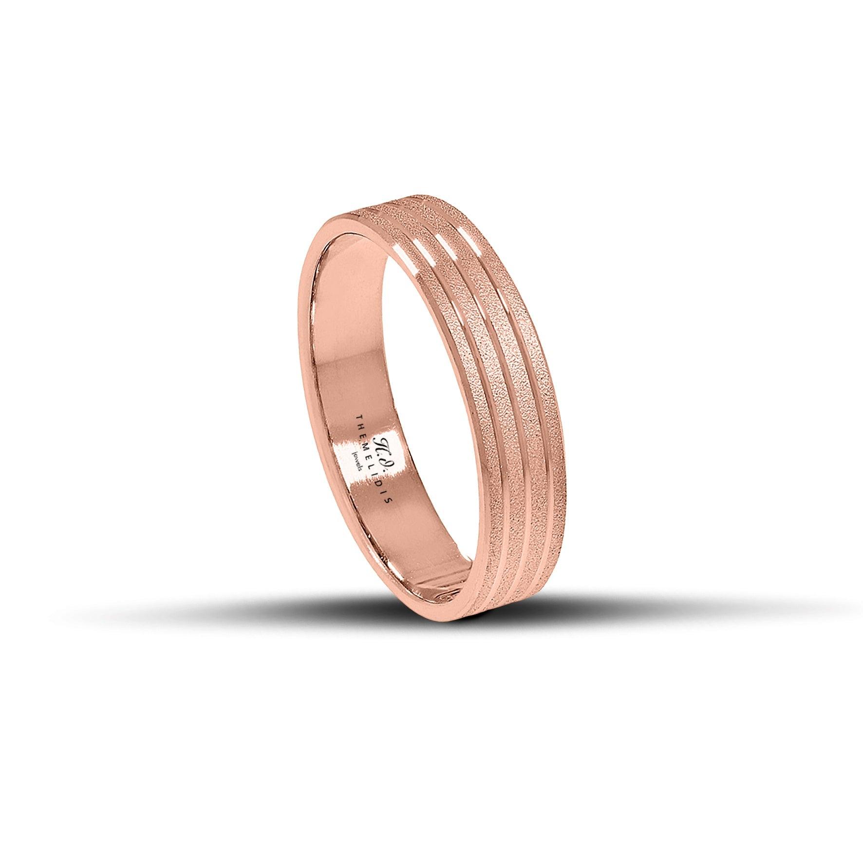 Ροζ χρυσές βέρες γάμου 5 mm, λουστρέ με ματ γραμμές, που αποπνέουν minimal κομψότητα και ζεστή λάμψη, χειροποίητης κατασκευής, διαθέσιμες σε 9, 14, 18 ή 22 καράτια.