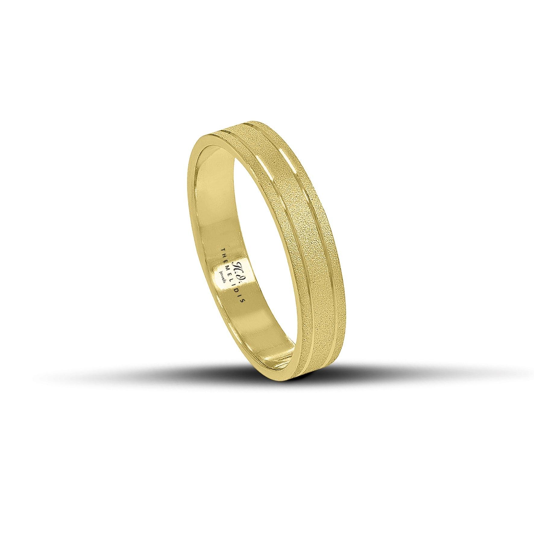 Χρυσές βέρες γάμου 4.5 mm, ματ με δύο λεπτές λουστρέ γραμμές, με minimal σχεδιασμό και διαχρονική κομψότητα, διαθέσιμες σε 9, 14, 18 ή 22 καράτια.