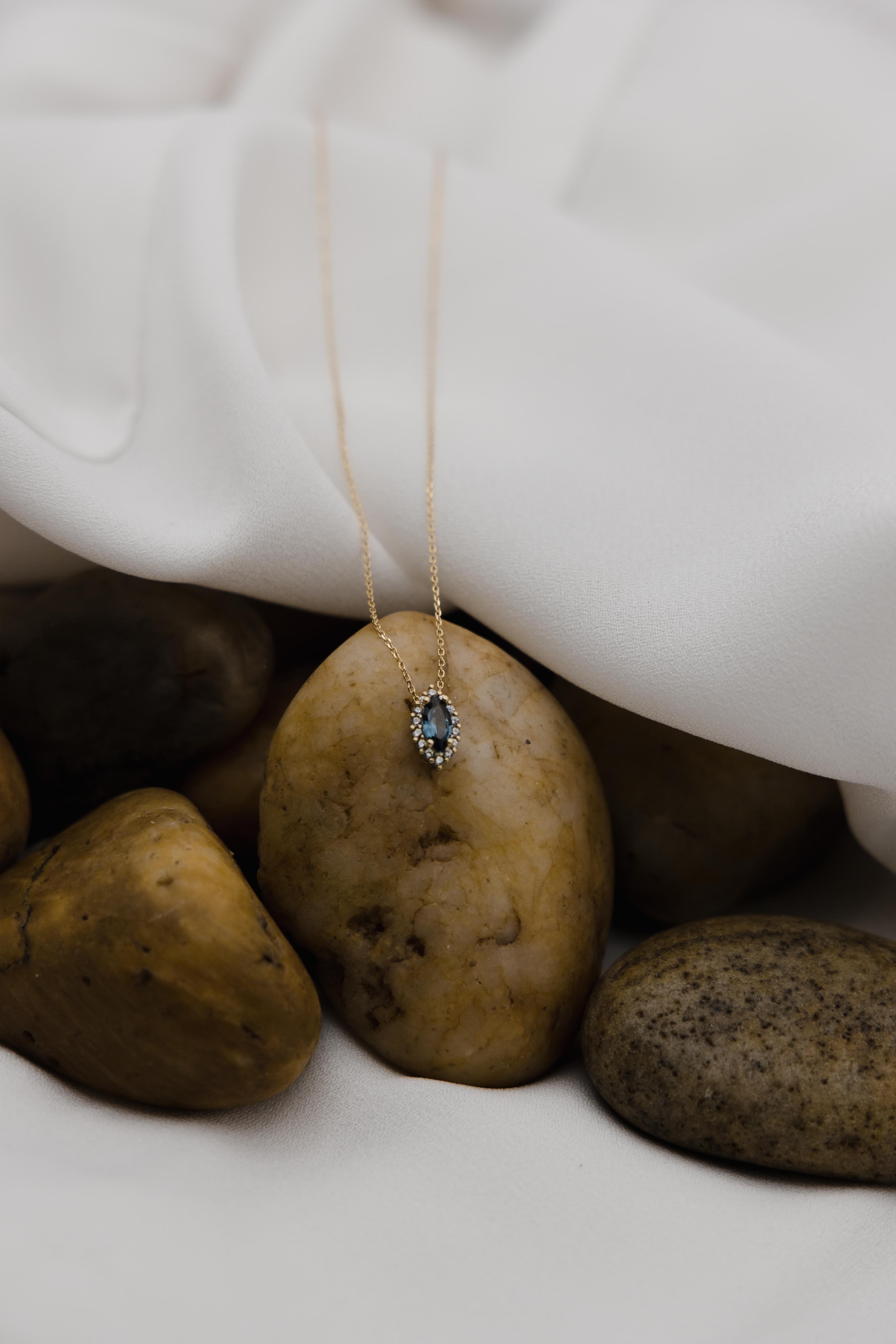 Χρυσό κολιέ Κ14 Ροζέτα με Μπλε Πέτρα