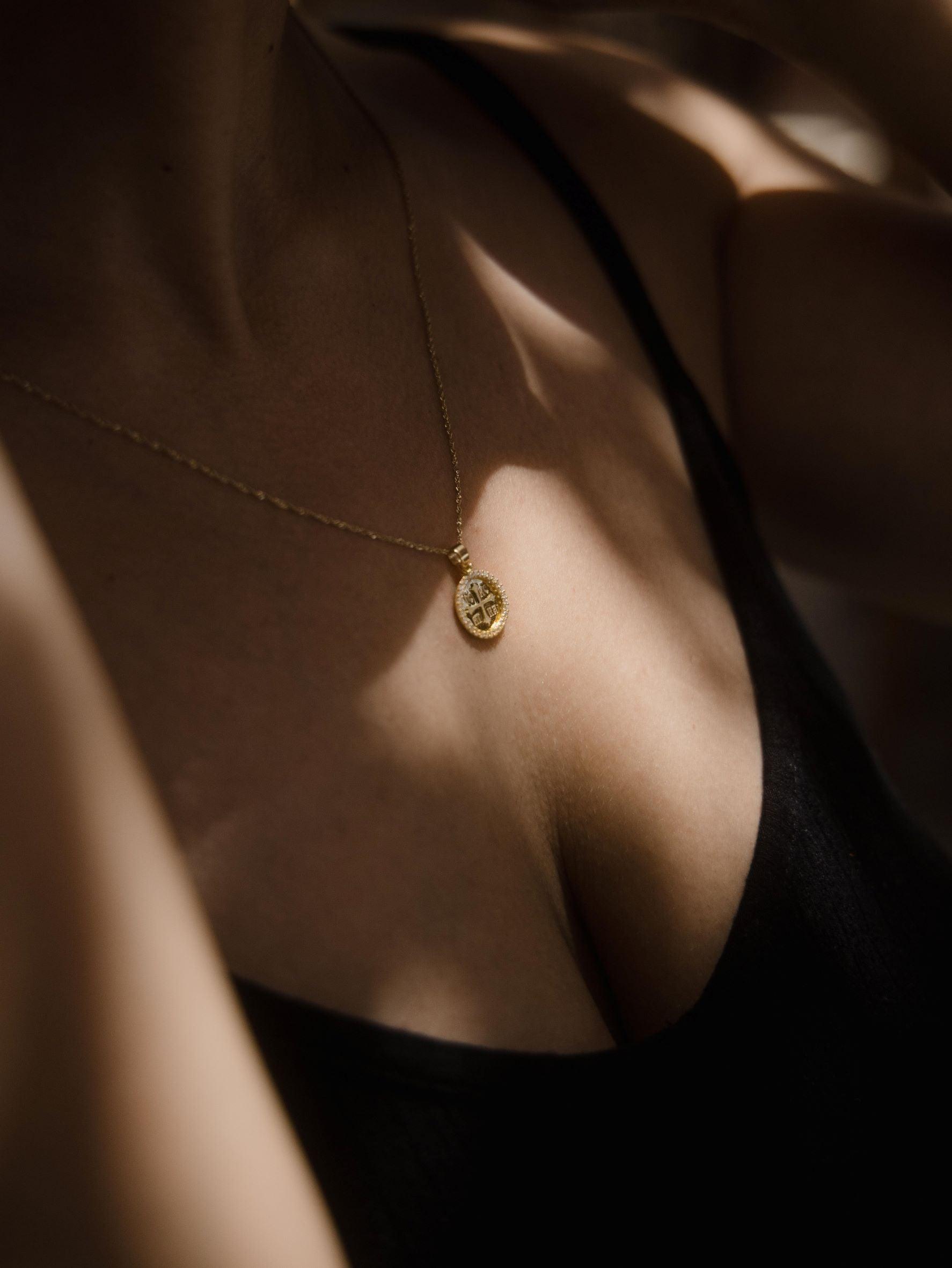 Κωσταντινάτο μενταγιόν από χρυσό Κ14 με ζιργκόν