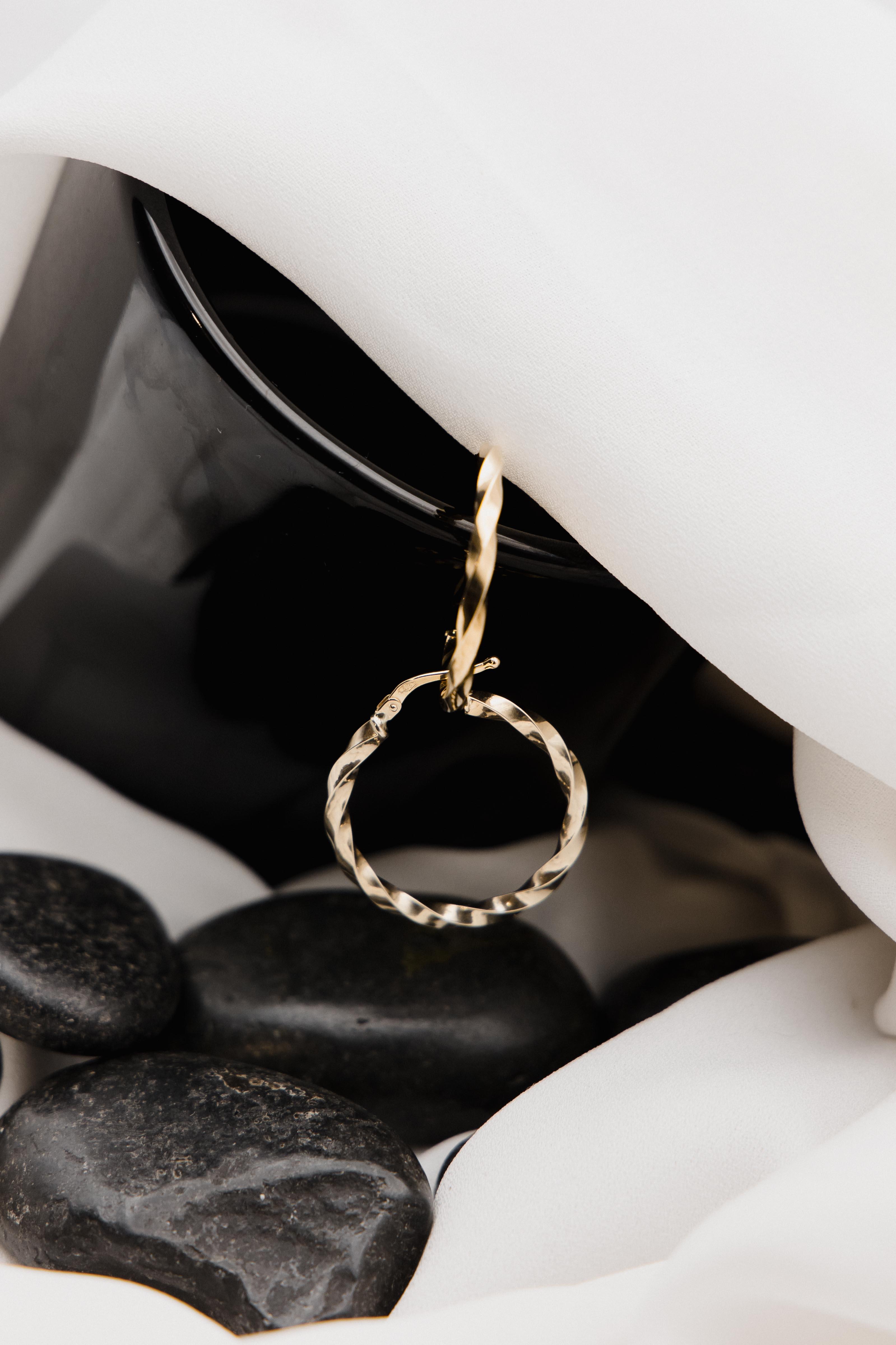 Χρυσά σκουλαρίκια κρίκοι Κ14 στριφτοί EG2903.181