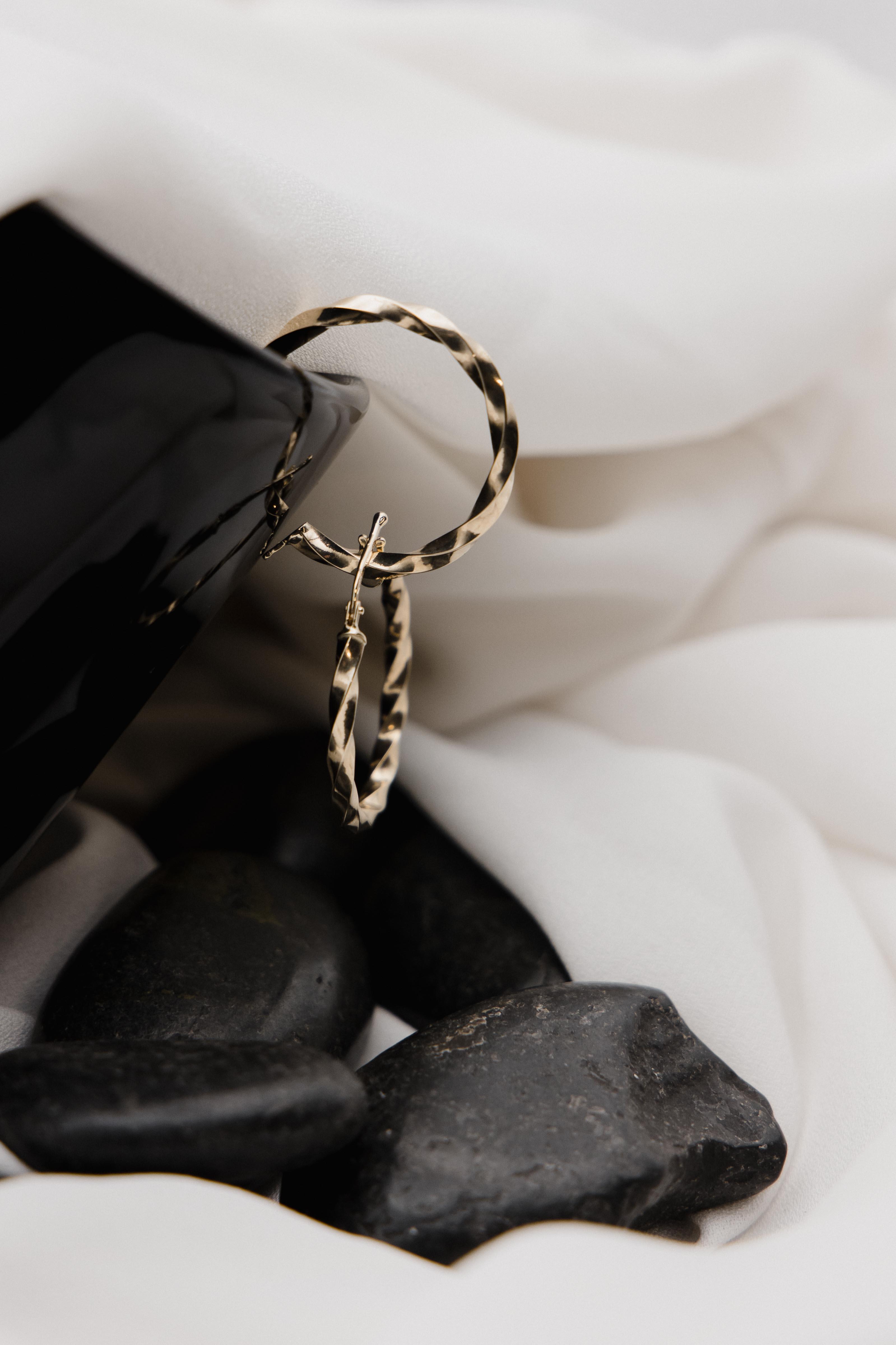 Χρυσά σκουλαρίκια κρίκοι Κ14 στριφτοί EG2903.181