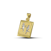 Ζώδιο κωνσταντινάτο δίδυμος χρυσό Κ9, τετράγωνο, φορεμένο σε μοντέλο.