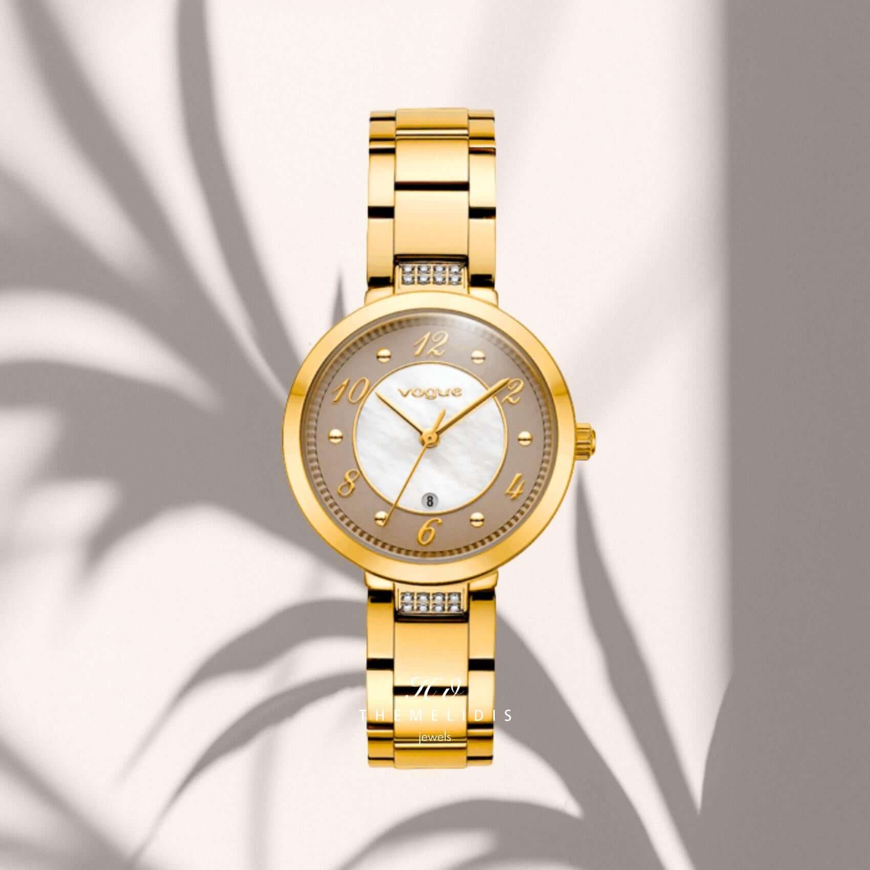 Close-up του καντράν του Vogue Zoe 2020616442 σε λευκό φίλντισι με ανοιχτό καφέ τόνο, με ένδειξη ημερομηνίας και ορυκτό κρύσταλλο ειδικής σκλήρυνσης