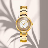 Close-up του καντράν του Vogue Zoe 2020616442 σε λευκό φίλντισι με ανοιχτό καφέ τόνο, με ένδειξη ημερομηνίας και ορυκτό κρύσταλλο ειδικής σκλήρυνσης