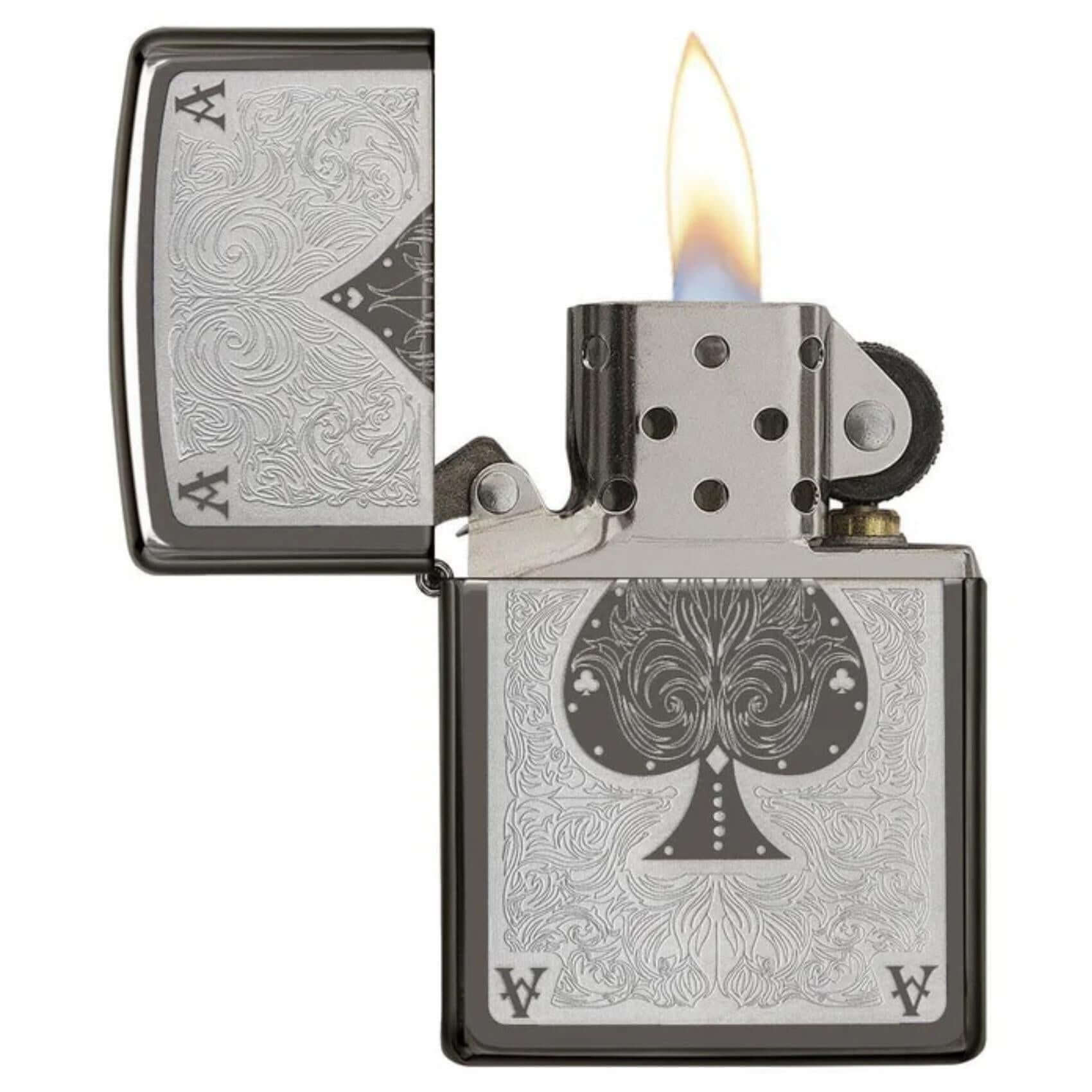Ανοιχτός αναπτήρας Zippo Ace Filigree 28323 με φινίρισμα Black Ice® και χαραγμένο filigree σχέδιο.