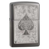 Αναπτήρας Zippo Ace Filigree 28323 σε πλάγια όψη με φινίρισμα Black Ice® και διακοσμητικό σχέδιο ace of spades.