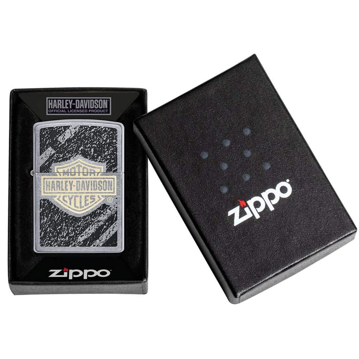 Αντιανεμικός αναπτήρας Zippo Harley Davidson 49656 σε ασημί μεταλλικό χρώμα με μαύρες λεπτομέρειες και δυνατότητα χαράγματος για ένα προσωποποιημένο δώρο.