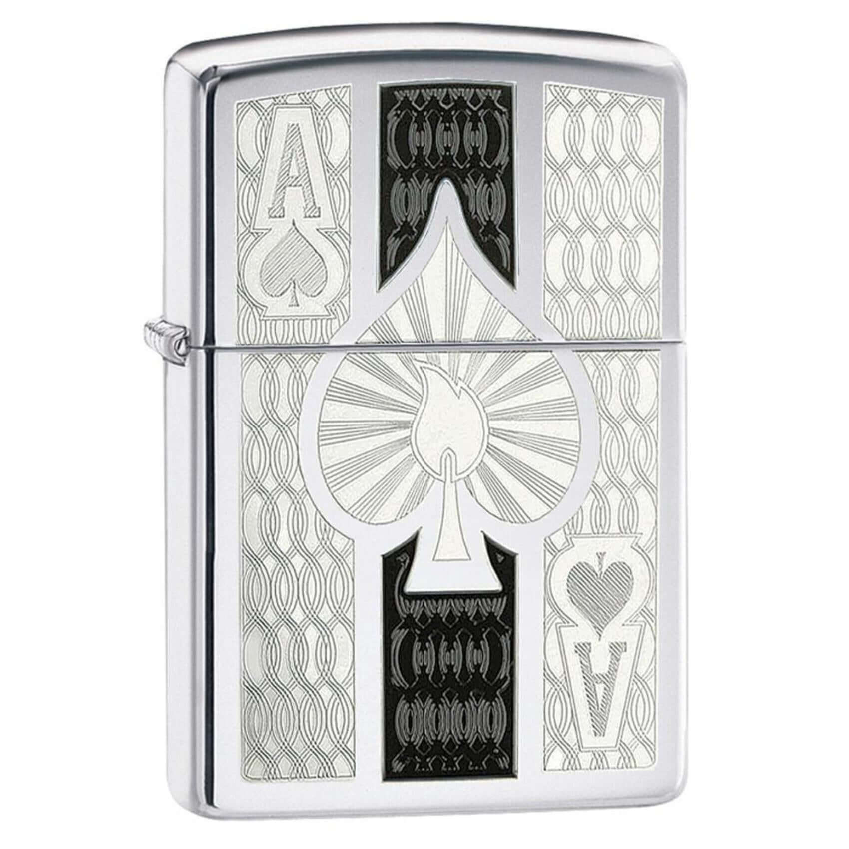 Αναπτήρας Zippo Intricate Spade Design 24196 σε πλάγια όψη με φινίρισμα High Polish Chrome και ιδιαίτερο σχέδιο άσσου.
