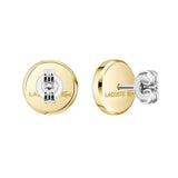 Λεπτομέρεια ανδρικών χρυσών σκουλαρικιών Lacoste 2040498 με το κροκοδειλάκι του brand.