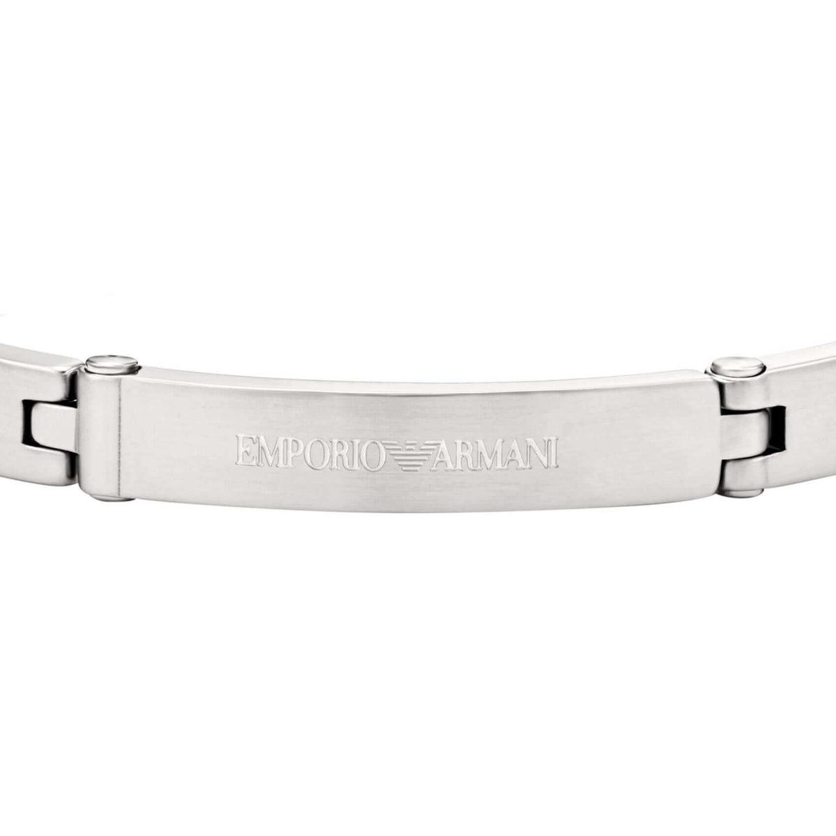 Λεπτομέρεια από την ανδρική χειροπέδα Emporio Armani Eagle Logo EGS3307040 από ασημί ανοξείδωτο ατσάλι.