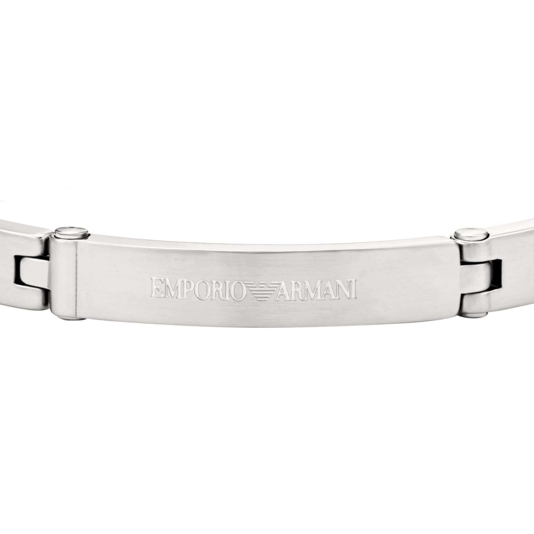 Λεπτομέρεια από την ανδρική χειροπέδα Emporio Armani Eagle Logo EGS3307040 από ασημί ανοξείδωτο ατσάλι.