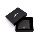 Ανδρικό δερμάτινο πορτοφόλι Hugo Boss HLM403A με τη συσκευασία του.