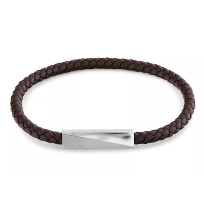 Ανδρικό δερμάτινο βραχιόλι Calvin Klein 35100064 σε καφέ χρώμα με πλεκτό σχέδιο και ασημί κούμπωμα από ανοξείδωτο ατσάλι.