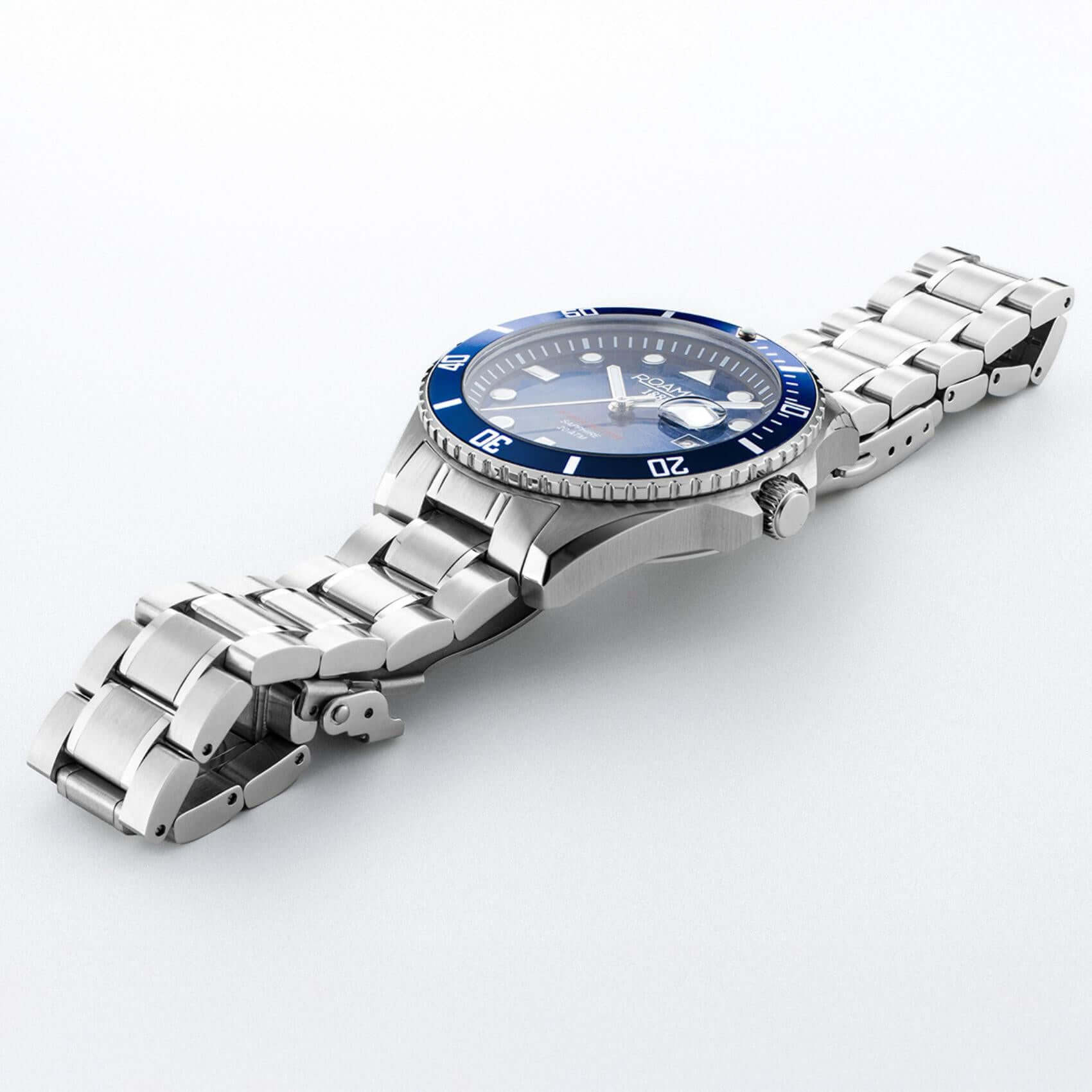 Καταδυτικό ρολόι Roamer Pro Diver 200 969845-41-45-20 με ασημί ατσάλινο μπρασελέ, βιδωτή κορώνα και μπλε καντράν 43mm.