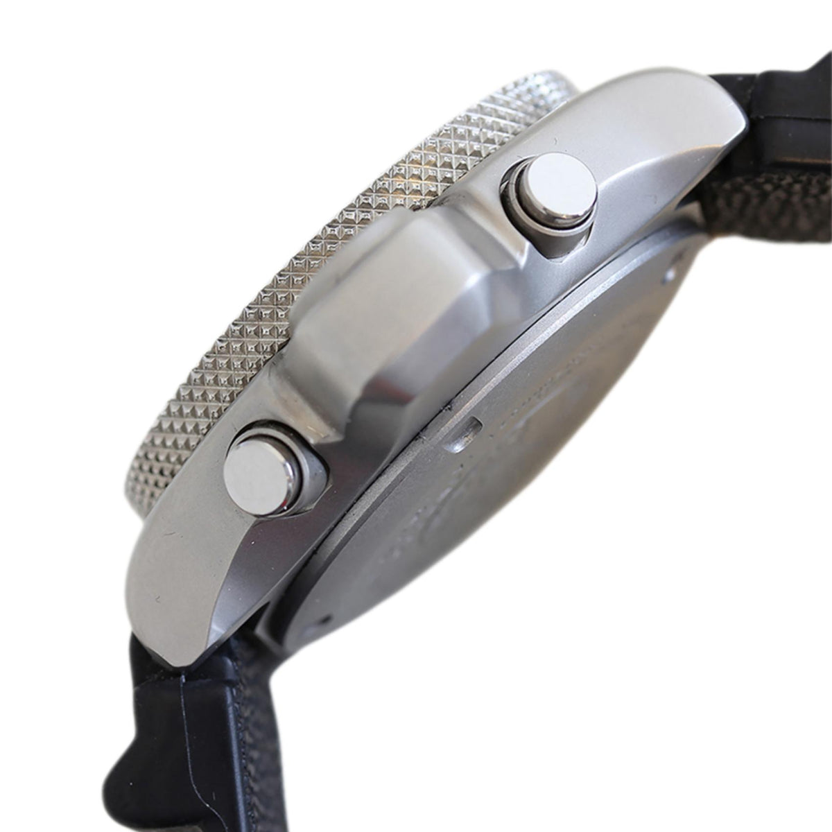 Πλάγια όψη του καταδυτικού ρολογιού Citizen Promaster Divers JP2000-08E με περιστρεφόμενη στεφάνη και χειριστήρια λειτουργιών.