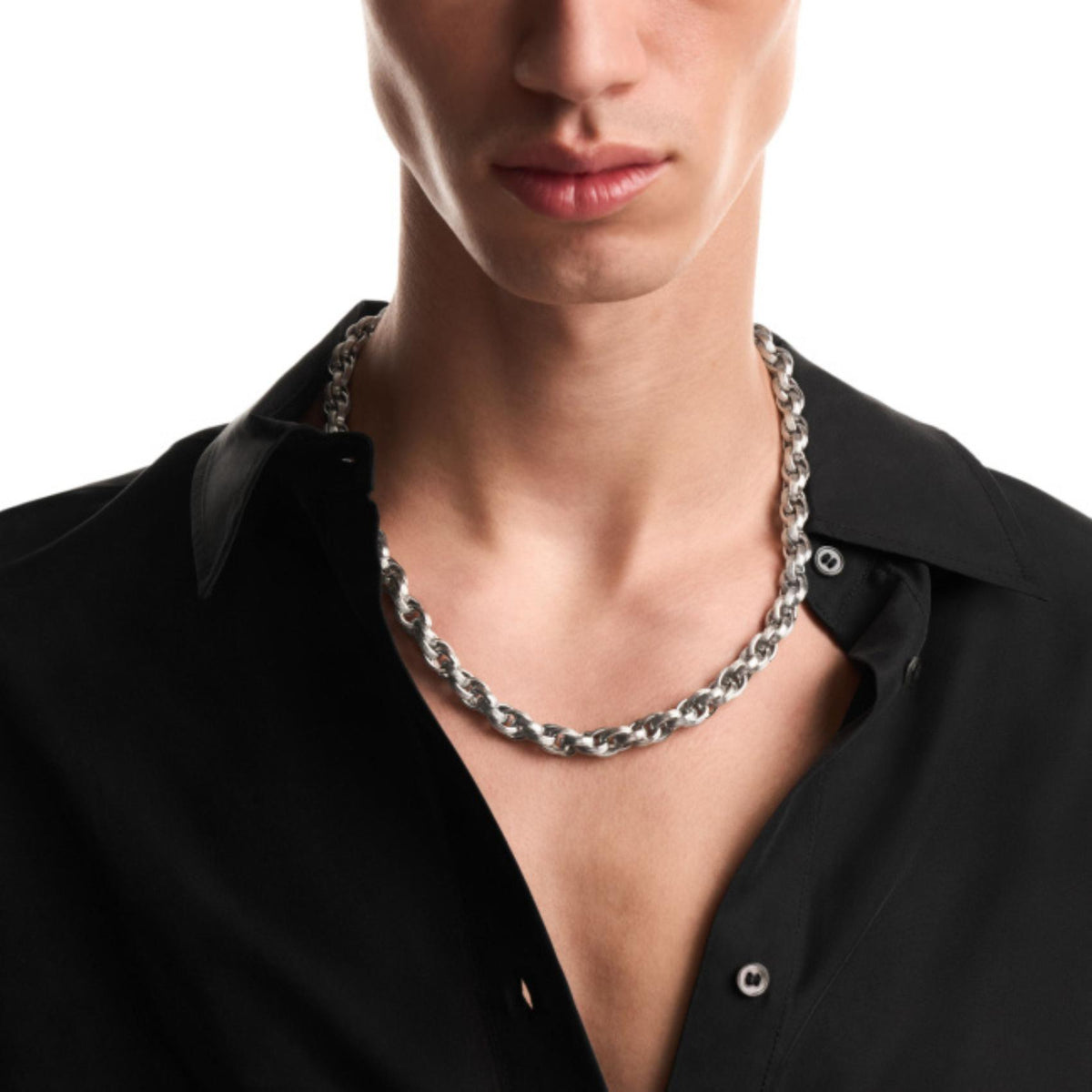 Ανδρική αλυσίδα λαιμού Emporio Armani Iconic Trend EGS3378040 ασημί φορεμένη στον λαιμό