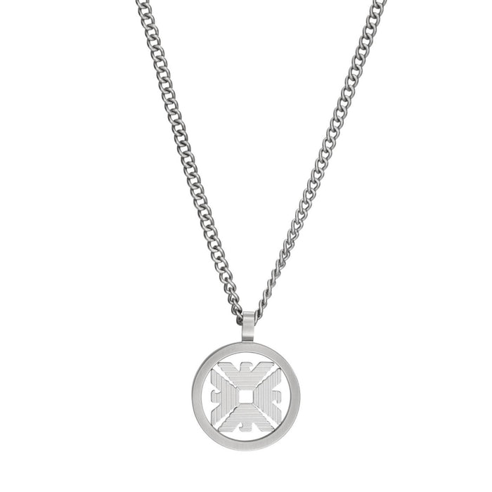 Λεπτομέρεια από το ανδρικό κολιέ Emporio Armani Eagle Logo EGS3040040 με ασημί στρογγυλό μενταγιόν και λογότυπο.