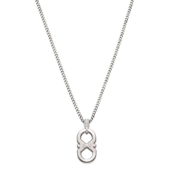 Λεπτομέρεια από το ανδρικό κολιέ Emporio Armani EGS3300040 με ατσάλινη αλυσίδα σε ασημί χρώμα και κρεμαστό στοιχείο με λογότυπο.
