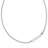 Λεπτομέρεια από το ανδρικό κολιέ Emporio Armani EGS3309040 από ανοξείδωτο ατσάλι σε ασημί χρώμα με μοτίφ ταυτότητα και λογότυπο στην αλυσίδα.