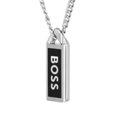 Ανδρικό κολιέ Boss 1580677 ατσάλινο ασημί με κρεμαστό στοιχείο διπλής όψεως σε μαύρο χρώμα.