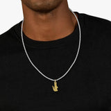 Ανδρικό κολιέ Lacoste 2040551 σε ασημί χρώμα κατασκευασμένο από ανοξείδωτο ατσάλι με χρυσό κρεμαστό στοιχείο, on model