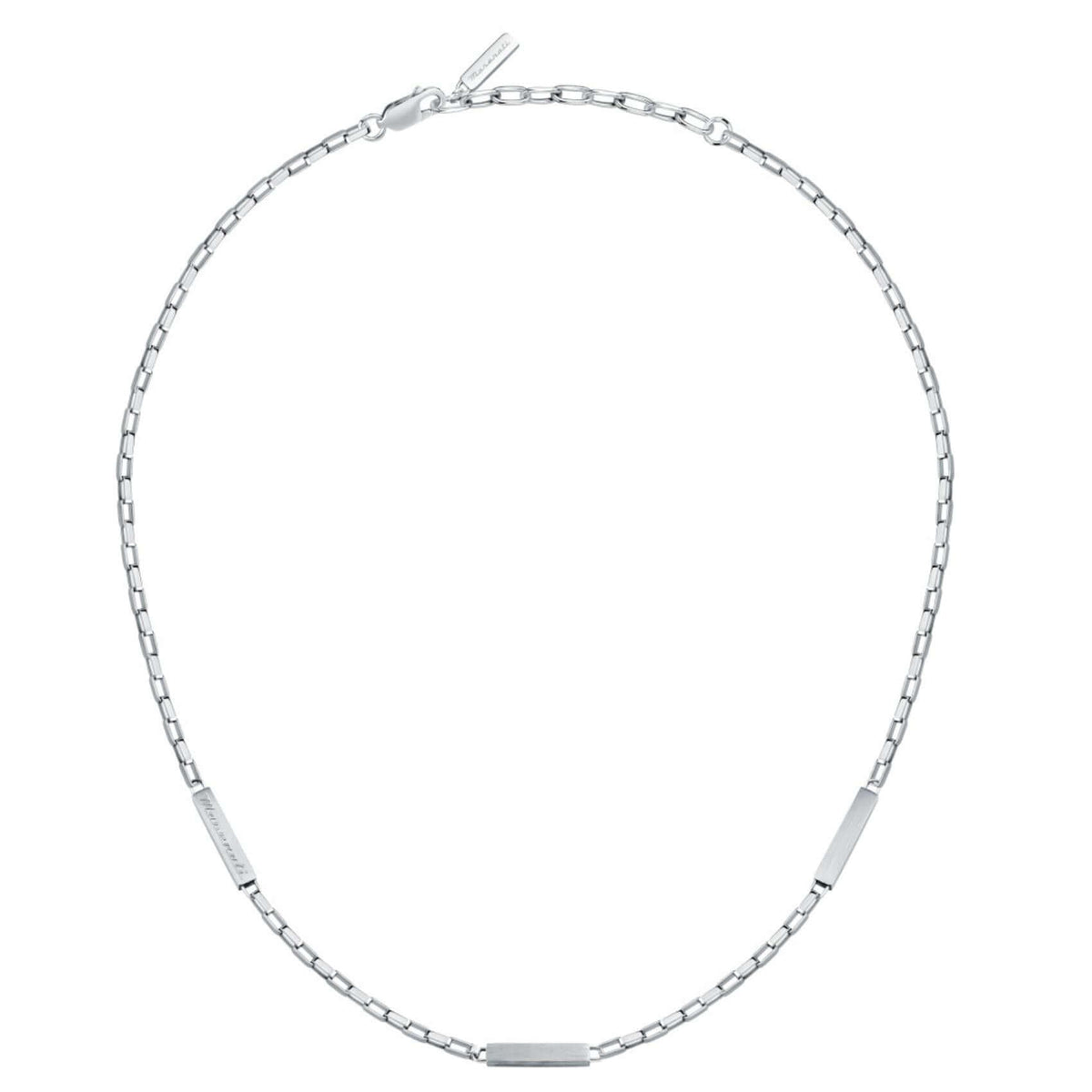 Ανδρικό κολιέ Maserati JM425AVD110 από ανοξείδωτο ατσάλι σε ασημί χρώμα, με αλυσίδα που ρυθμίζεται στα 45-50cm.