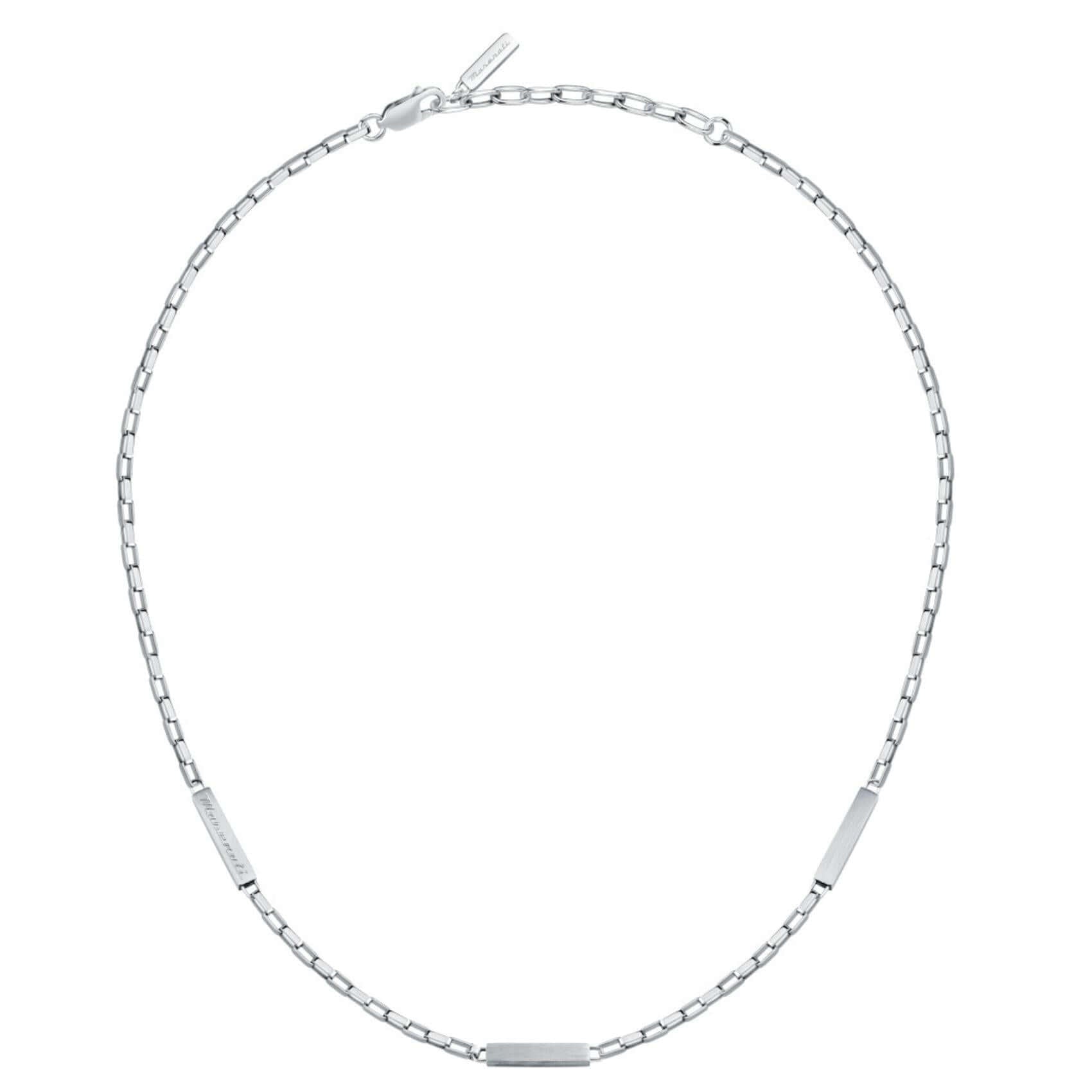 Ανδρικό κολιέ Maserati JM425AVD110 από ανοξείδωτο ατσάλι σε ασημί χρώμα, με αλυσίδα που ρυθμίζεται στα 45-50cm.