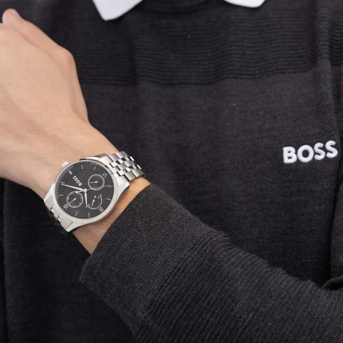 Ανδρικό ρολόι Boss Principle 1514274 με ασημί μπρασελέ και μαύρο καντράν φορεμένο στον καρπό