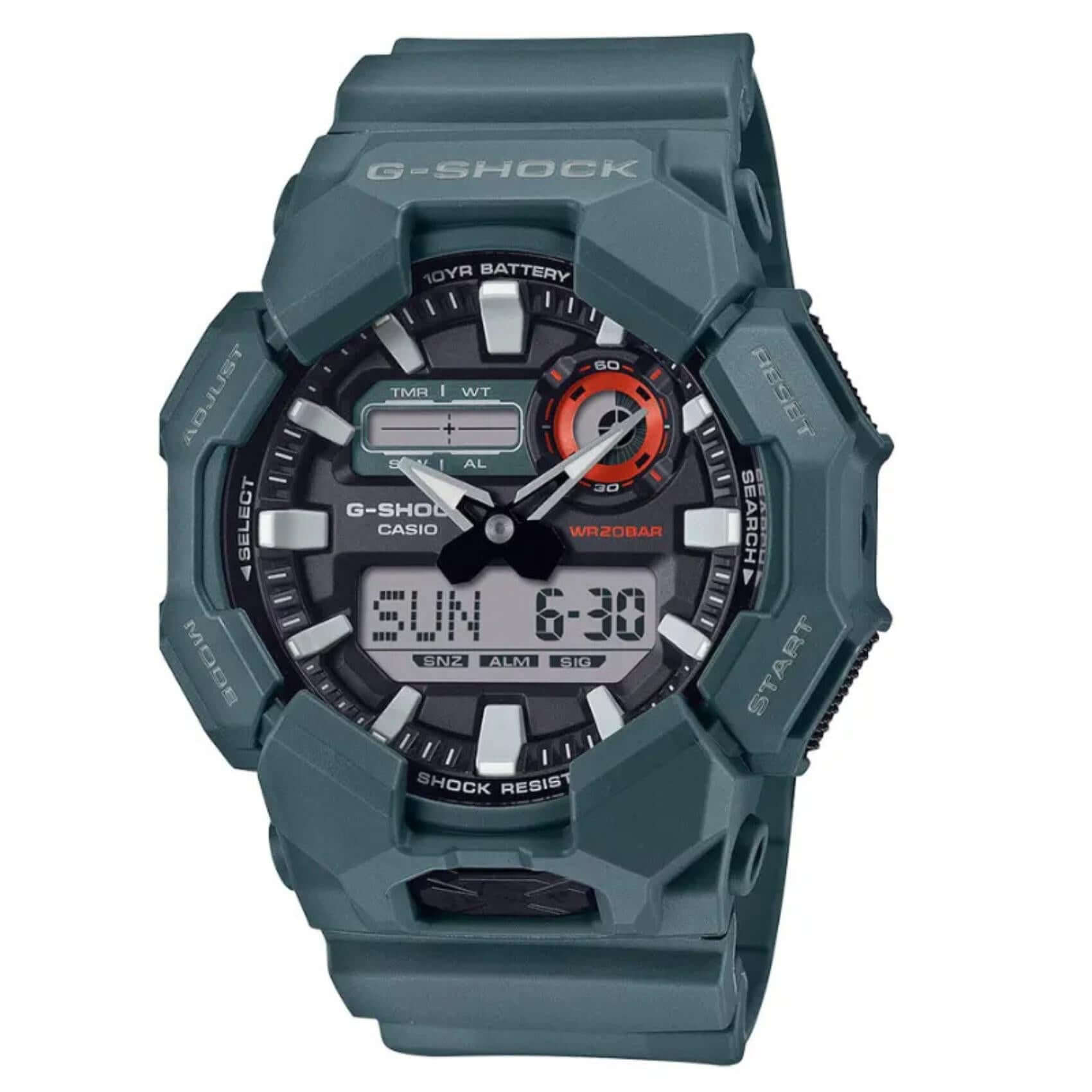 Ανδρικό ρολόι Casio G-Shock GA-010-2AER με πράσινο καουτσούκ λουράκι και μαύρο καντράν 51.9 mm.