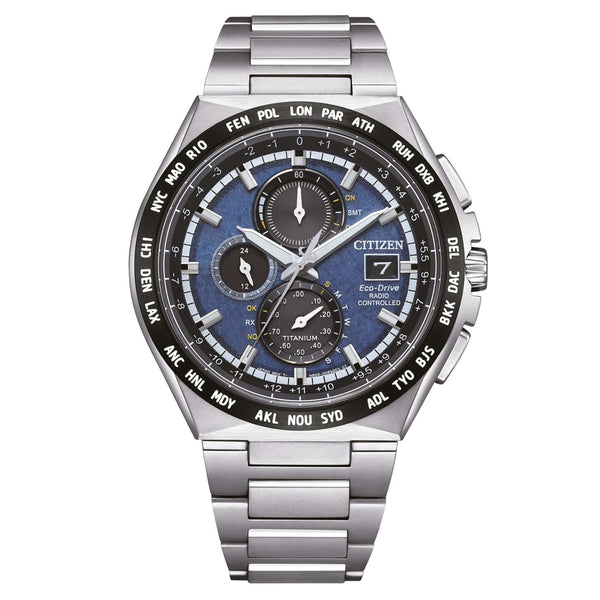 Ανδρικό ρολόι Citizen Eco-Drive Radio Controlled AT8238-84L χρονογράφος με ασημί μπρασελέ από τιτάνιο, μπλε καντράν 43.5mm και μηχανισμό Eco-Drive H800.