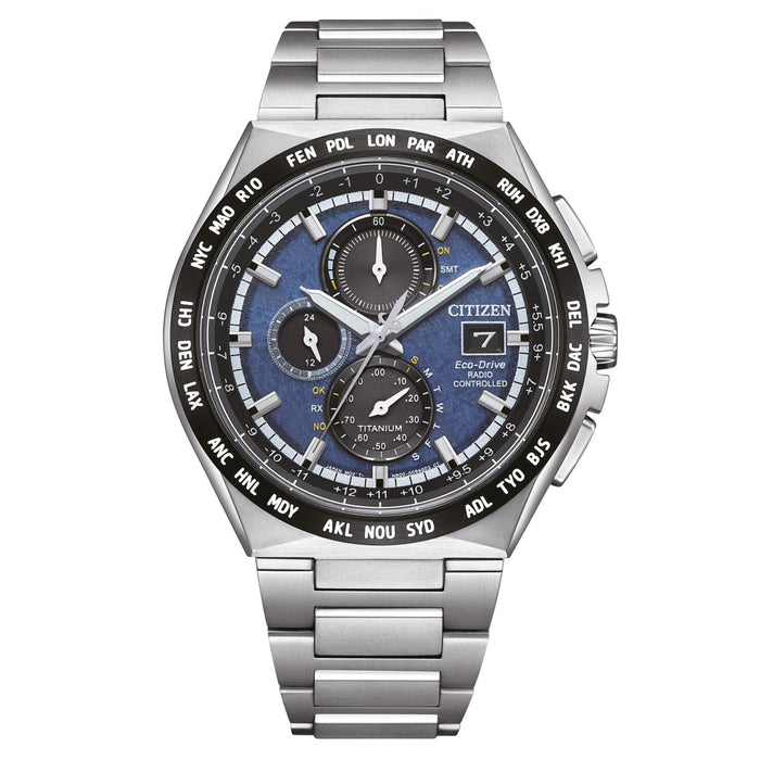 Ανδρικό ρολόι Citizen Eco-Drive Radio Controlled AT8238-84L χρονογράφος με ασημί μπρασελέ από τιτάνιο, μπλε καντράν 43.5mm και μηχανισμό Eco-Drive H800.