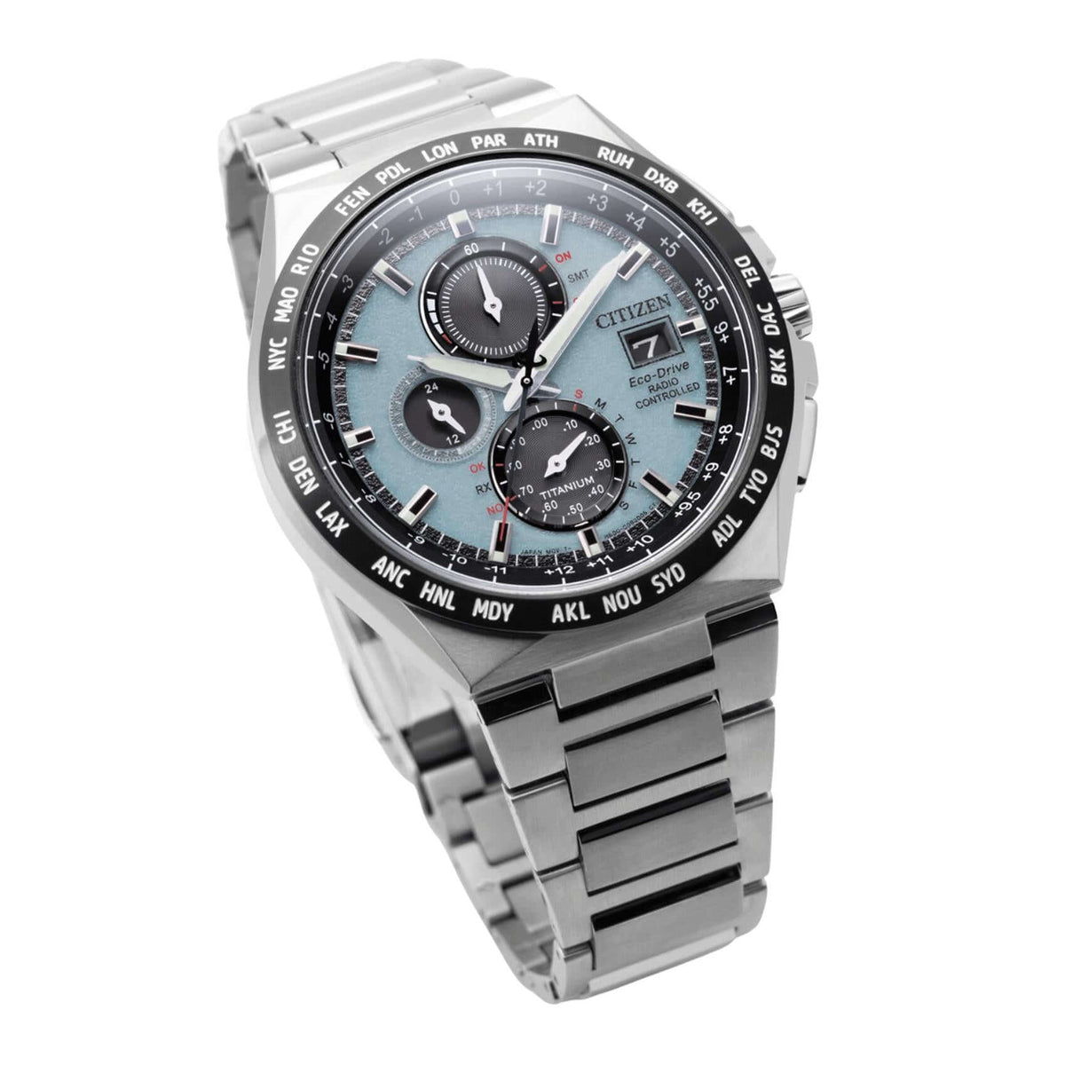 Γαλάζιο καντράν 43.5mm του ανδρικού ρολογιού Citizen Eco-Drive Radio Controlled AT8238-84M με χρονογράφο, παγκόσμια ώρα και αχάρακτο ζαφείρι.