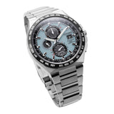 Γαλάζιο καντράν 43.5mm του ανδρικού ρολογιού Citizen Eco-Drive Radio Controlled AT8238-84M με χρονογράφο, παγκόσμια ώρα και αχάρακτο ζαφείρι.