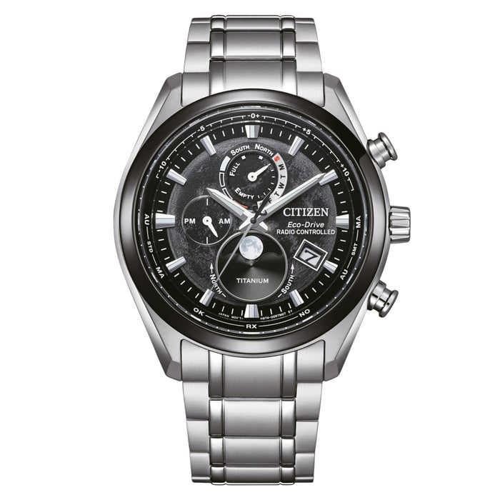 Ανδρικό ρολόι Citizen Eco-Drive Tsuki-yomi BY1018-80E με ασημί μπρασελέ από τιτάνιο, μαύρο καντράν 43mm και ένδειξη φάσεων της σελήνης.