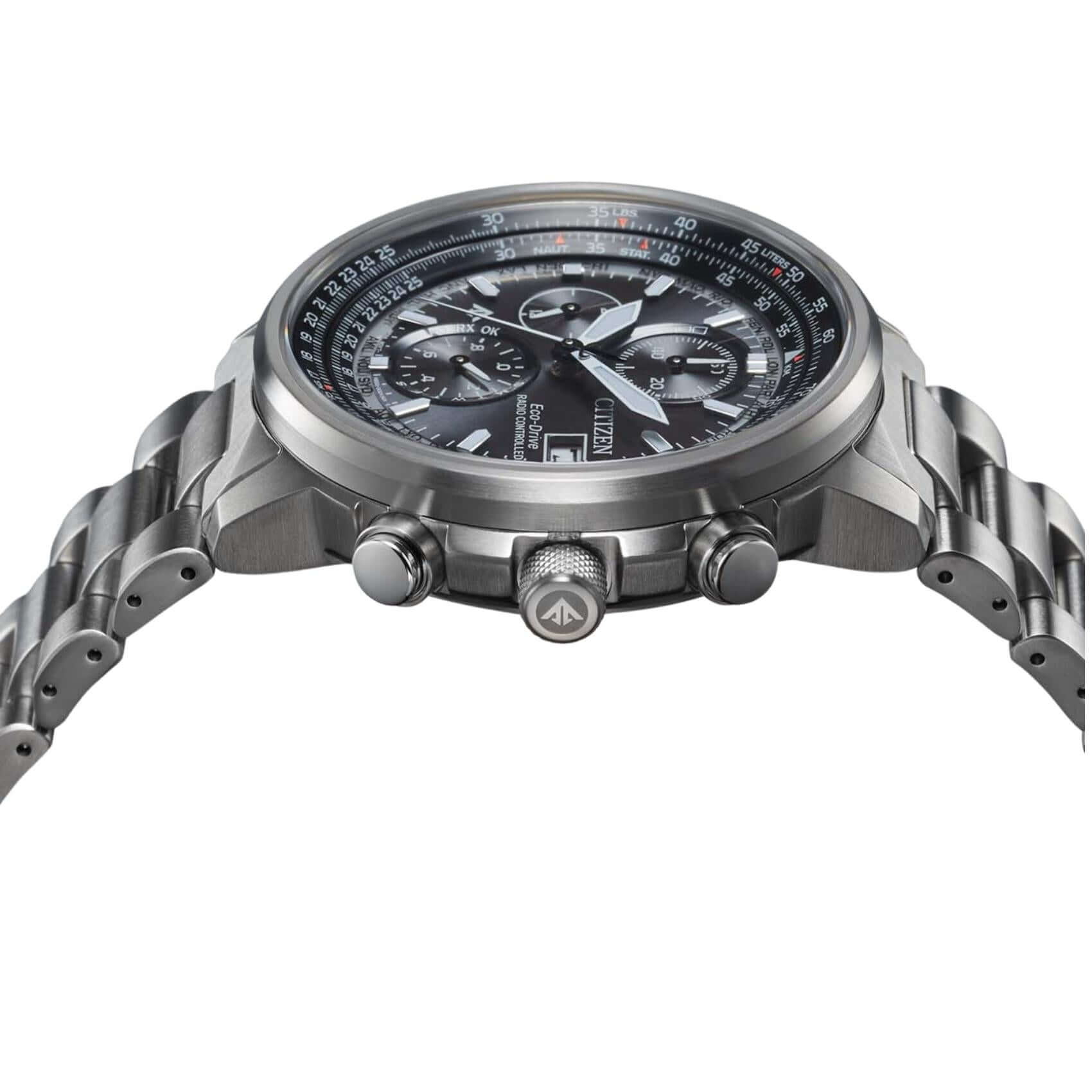 Μαύρο καντράν 41mm του ανδρικού ρολογιού Citizen Promaster Sky AT8300-58E με χρονογράφο, παγκόσμια ώρα και αχάρακτο ζαφείρι.
