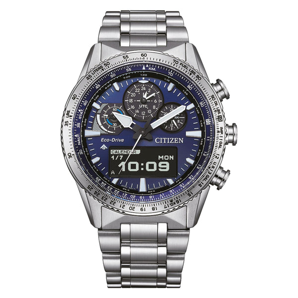 Ανδρικό ρολόι Citizen Promaster Sky JV2000-51L με ασημί μπρασελέ και μπλε καντράν 43mm με αναλογική και ψηφιακή ένδειξη.