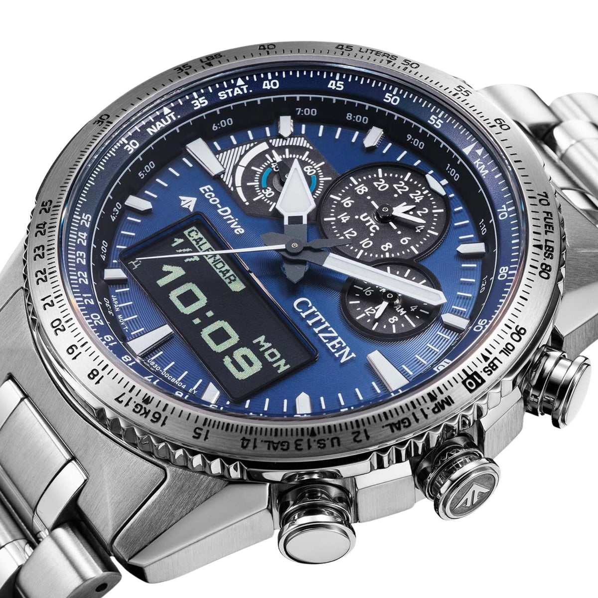 Μπλε καντράν 43mm του Citizen Promaster Sky JV2000-51L με οθόνη MIP, ένδειξη UTC.