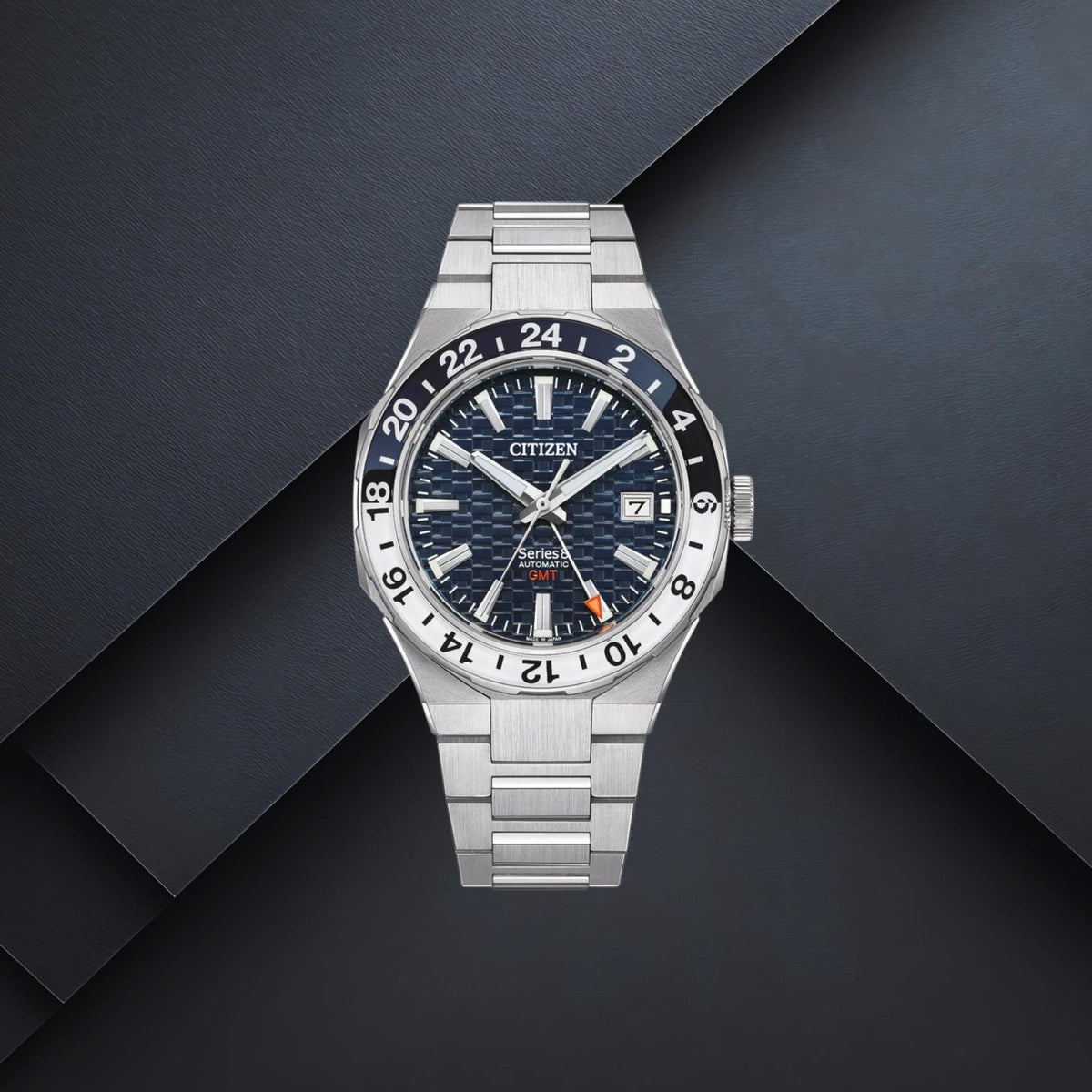 Ανδρικό ρολόι Citizen Series 8 GMT NB6034-58L με ασημί μπρασελέ, μπλε καντράν 41mm, ένδειξη GMT και ημερομηνίας
