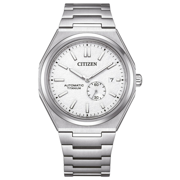 Ανδρικό αυτόματο ρολόι Citizen Super Titanium Zenshin NJ0180-80A με ασημί μπρασελέ και ανάγλυφο λευκό καντράν