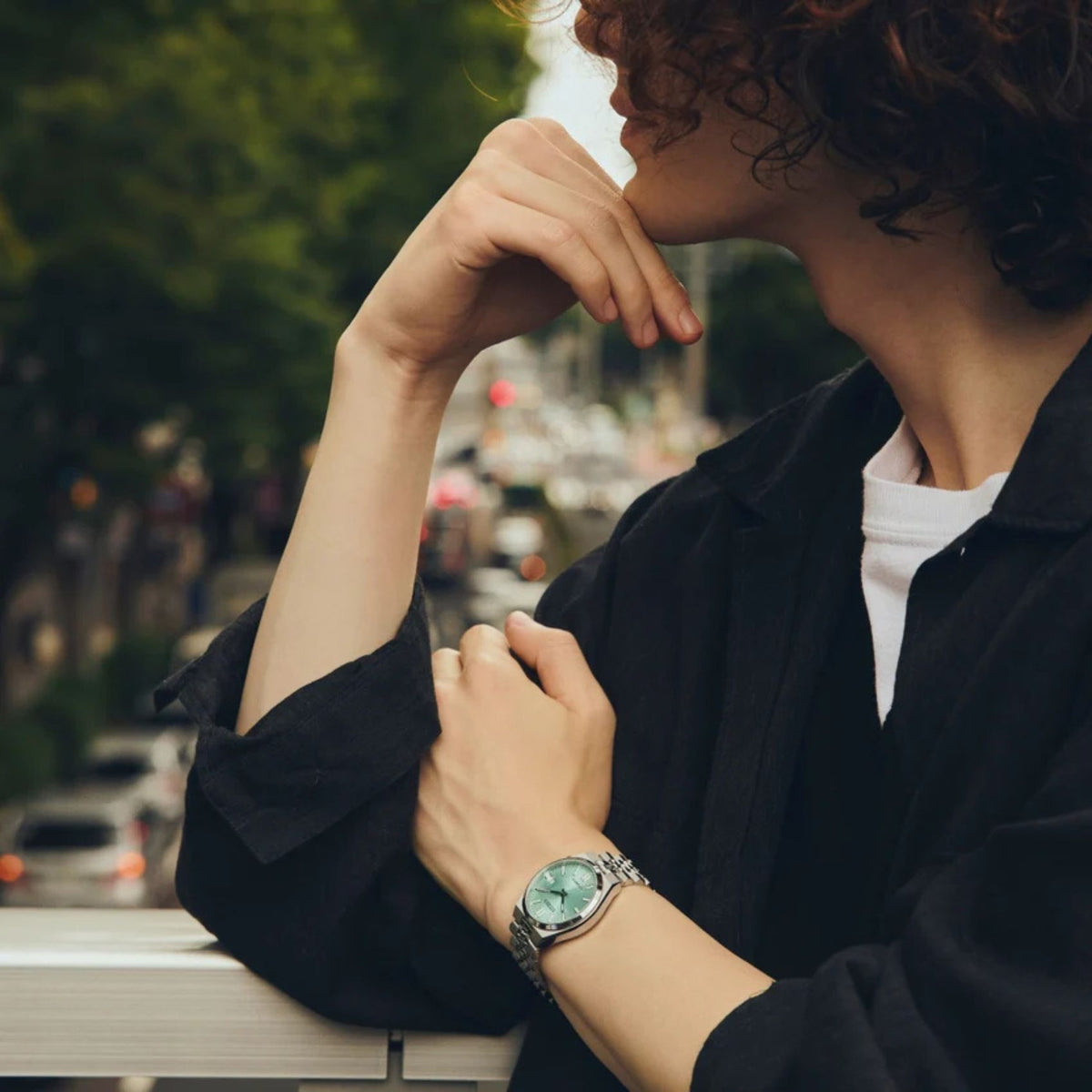 Ανδρικό ρολόι Citizen Tsuyosa 60 NK0030-51X με ασημί μπρασελέ και τιρκουάζ καντράν φορεμένο στον καρπό